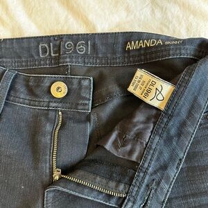 EUC - DL 1961 Amanda Skinny - Sz 27